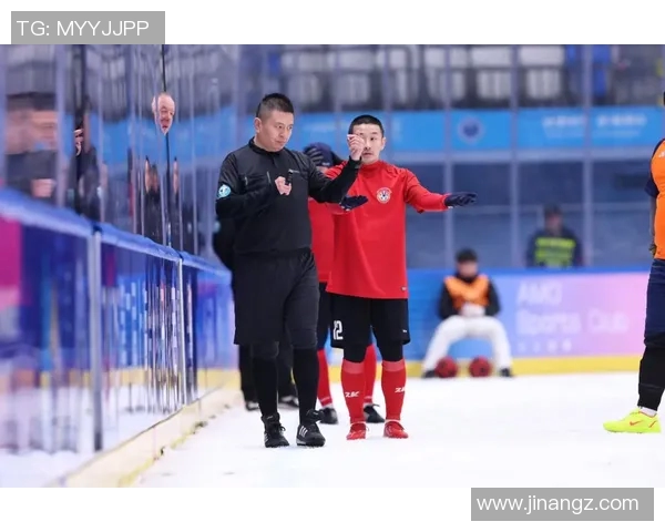 足球明星挑战普通话表达展现语言魅力与文化交流的精彩瞬间 足球明星挑战普通话表达展现语言魅力与文化交流的精彩瞬间