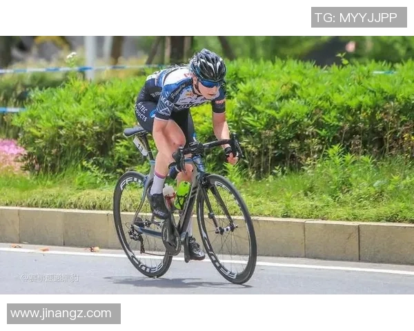 重庆足球队的节奏揭秘：从战术到激情的全景探索