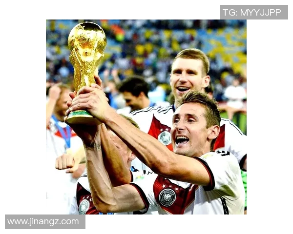 德国足球传奇人物的辉煌历程与时代变迁探秘